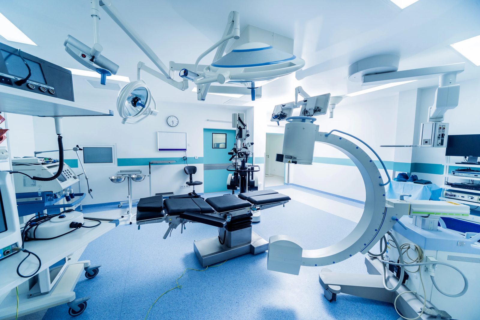 Operating room equipped with advanced imaging technology
